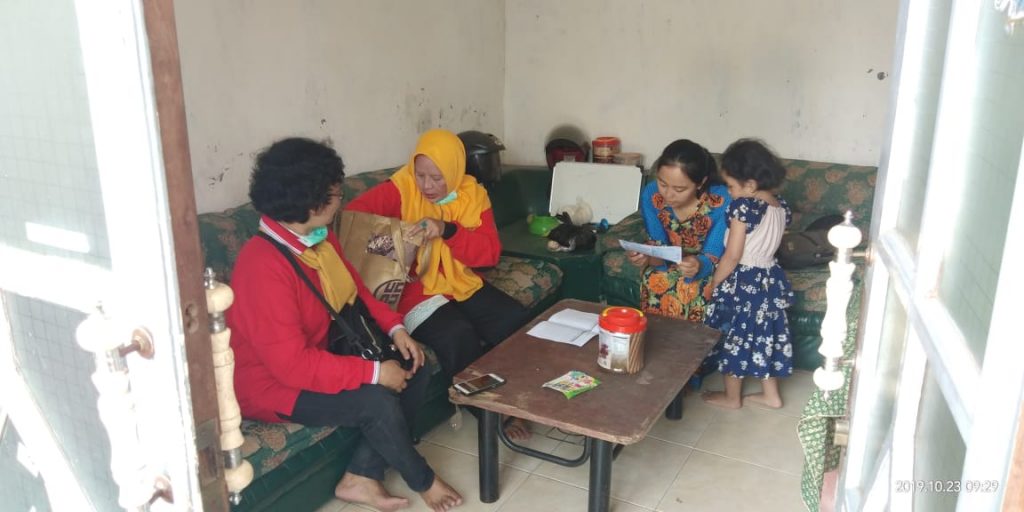 Aksi Ketuk Pintu TB Care Aisyiyah Menyasar Wilayah PKM Kedungkandang 2