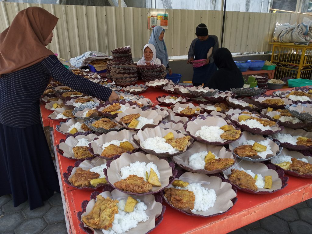 Apresiasi Takmir Masjid Imam Bukhari Sediakan Paket Makan Gratis 1