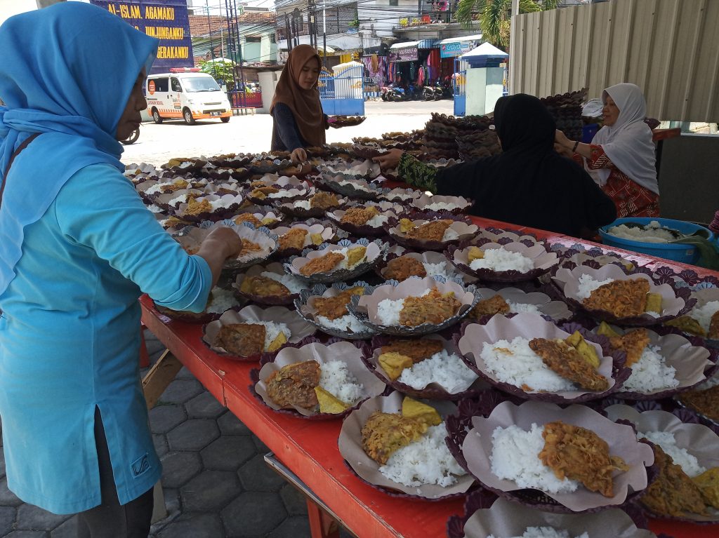 Apresiasi Takmir Masjid Imam Bukhari Sediakan Paket Makan Gratis 2