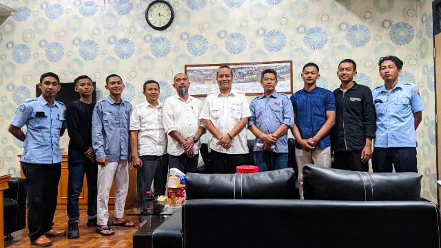 Tim SMKM Pelayaran Tuban Studi Praktek Pembuatan Kapal SAR 1