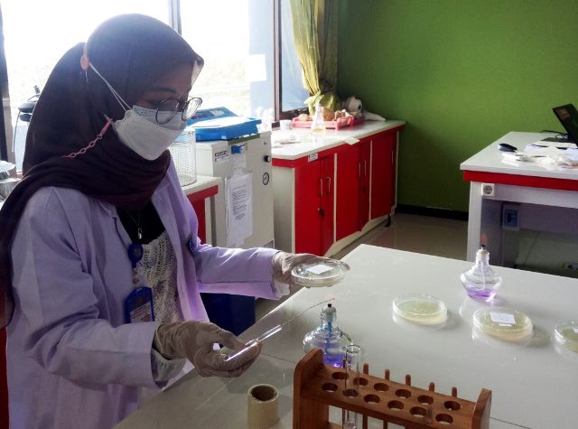 Empat Mahasiswa Prodi Biologi  UMLA MBKM Perdalam Biometerial-Bioremidiasi 2