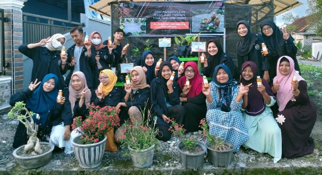 Sebelum Closing, KKN 4 UMLA Tanam TOGA Desa Latukan 2