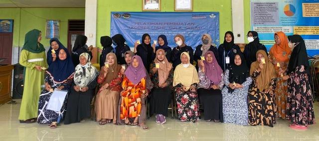 KKN 7 UMLA Bersama Warga Koloputih Produksi Jaguser    1