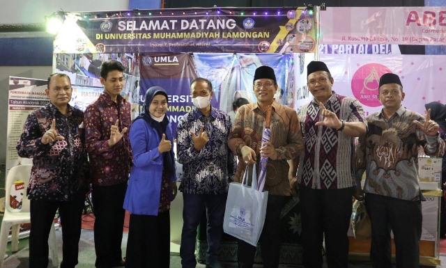 Stand UMLA Jujukan Bupati-Wabup Lamongan Cek Layanan Kesehatan 2