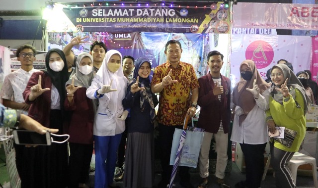 Stand UMLA Jujukan Bupati-Wabup Lamongan Cek Layanan Kesehatan 1