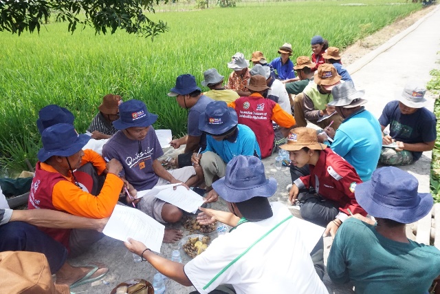 Dosen UMLA-UMG PKM Inovasi Mesin Irigasi Tenaga Surya Lahan Cabai Petani Klitih 2