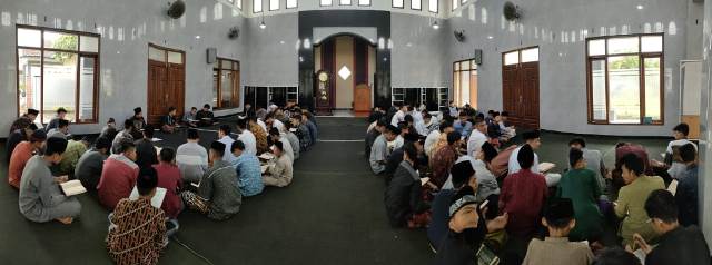 Santri Boarding SMP Mugi Sukses Gelar Khataman-Tasmi’ Al Quran    1