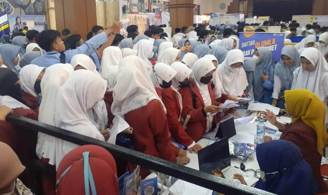 Expo MGBK, Voucher Daftar PMB UMLA Jadi Rebutan Pelajar SMA 3