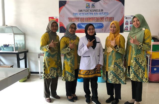 Verifikator Nyatakan Lab Farmasi SMKKes Adi Husada Standart Ukom 2 Verifikator Nyatakan Lab Farmasi SMKKes Adi Husada Standart Ukom 2