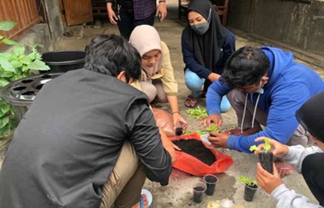 Koiponik Inovasi PKM Prodi Akuakultur UMM Libatkan Petani Ikan-Sekolah 1 Koiponik Inovasi PKM Prodi Akuakultur UMM Libatkan Petani Ikan-Sekolah 1