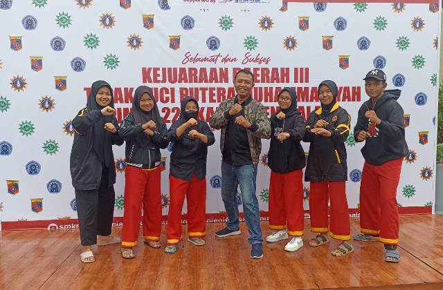 Raih Tiga Medali Emas Tapak Suci SMK Malvocs Juara Kejurda Kabupaten Malang 2 Raih Tiga Medali Emas Tapak Suci SMK Malvocs Juara Kejurda Kabupaten Malang 2