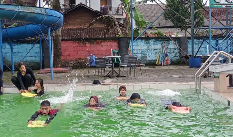 Pramuka SMA Muhammadiyah 1 Kepanjen Ujian SKK-TKK Renang 1