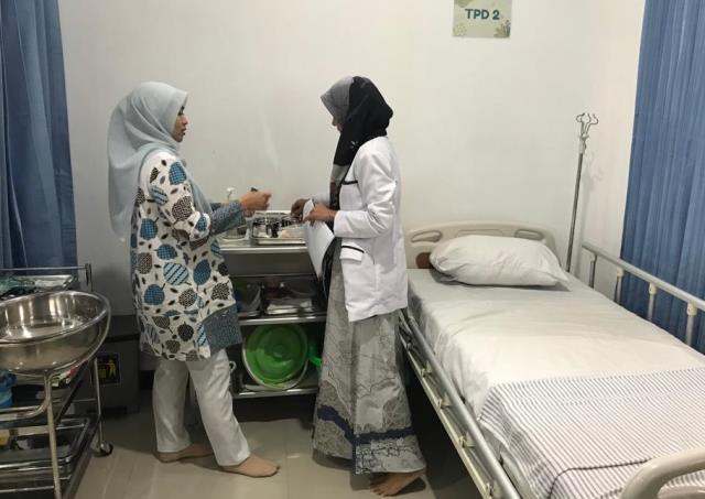 Verikator Sebut Laboratorium-Asisten Keperawatan SMKKes Adi Husada Kompeten Pendidikan 2 Verikator Sebut Laboratorium-Asisten Keperawatan SMKKes Adi Husada Kompeten Pendidikan 2