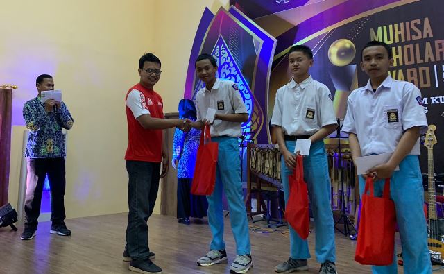 Muhisa Scholarship Award, Dua Industri Apresiasi Siswa Prestasi     3