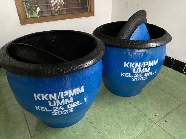 PMM 24 UMM Bantu Tempat Sampah Wujudkan Wisata Petik Jeruk Bersih-Nyaman 2