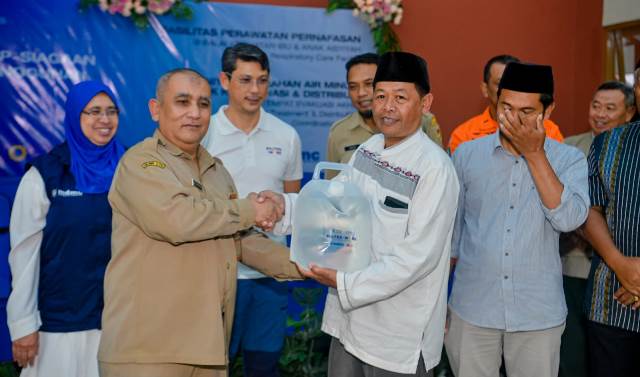 MDMC Serahkan APAM-Oxygen Concerator Dari Singapura Pada Warga Lereng Merapi 1