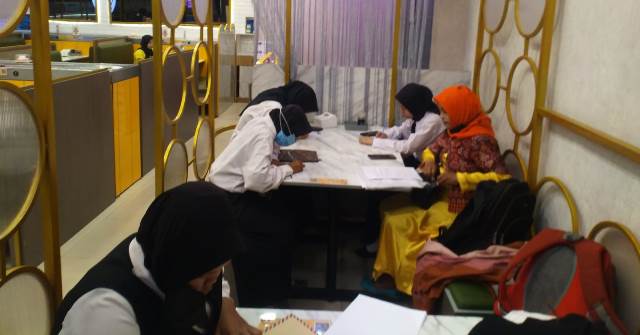 Dua Siswa SMK Mugas Lolos Seleksi Kerja di Sushi Kun Malang 1