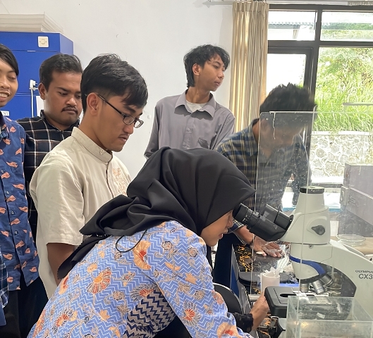 Praktisi Mengajar CoE Udang-Koi Prodi Akuakultur UMM Libatkan Mitra Dudi 2