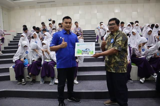 Learning Global, Siswa Matsamutu Study Visit Pabrik Minuman Isotonik 4