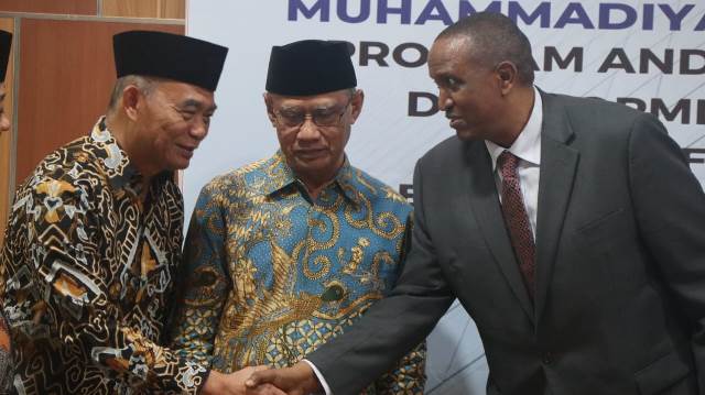 Muhammadiyah Gali Dua Sumur-Beri Beasiswa Rakyat Kenya 3 Muhammadiyah Gali Dua Sumur-Beri Beasiswa Rakyat Kenya 3