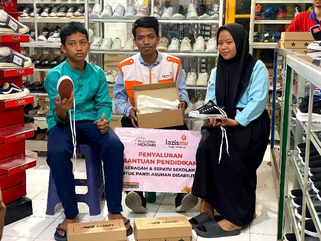 Lazismu Kabupaten Cirebon Bantu PA Beringin Bhakti School Kit 2 Lazismu Kabupaten Cirebon Bantu PA Beringin Bhakti School Kit 2