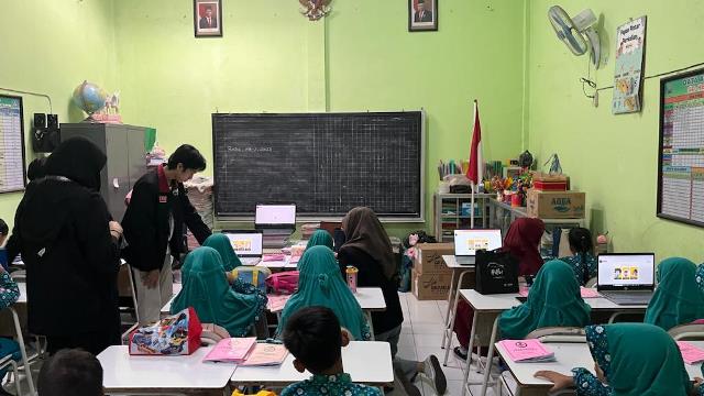 Optimalkan Penilaian Gaya Belajar Dengan Website Interaktif: PMM Kelompok 72 Gelombang 5 di SDN Tlogomas 02 1