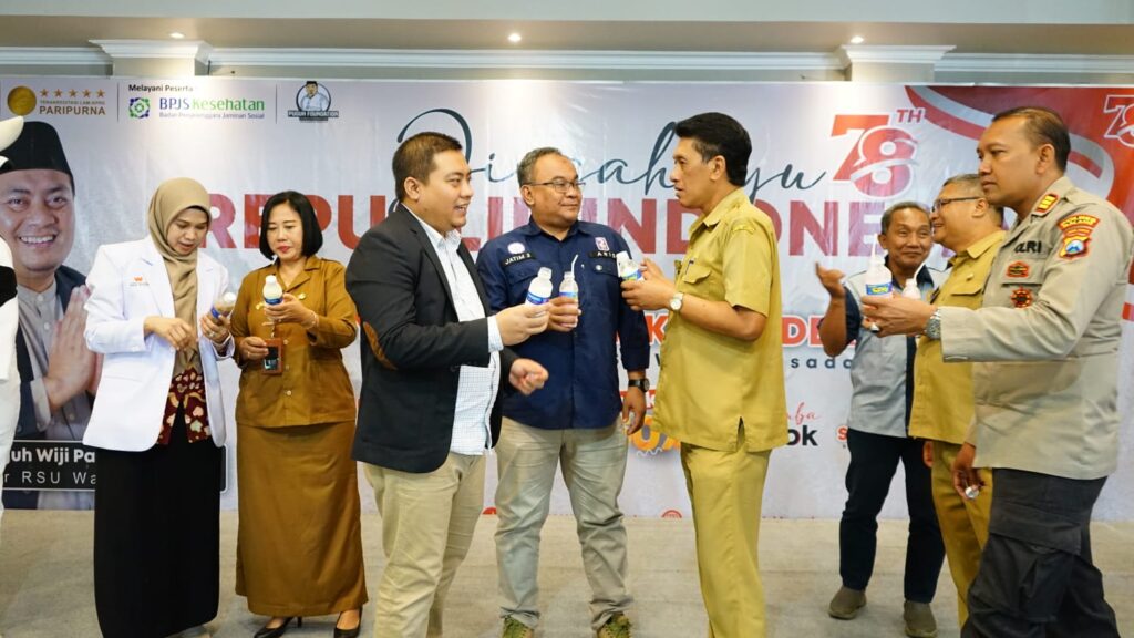 Cegah Stunting, Puguh Wiji Pamungkas Ajak Seribu Anak Minum Susu 3