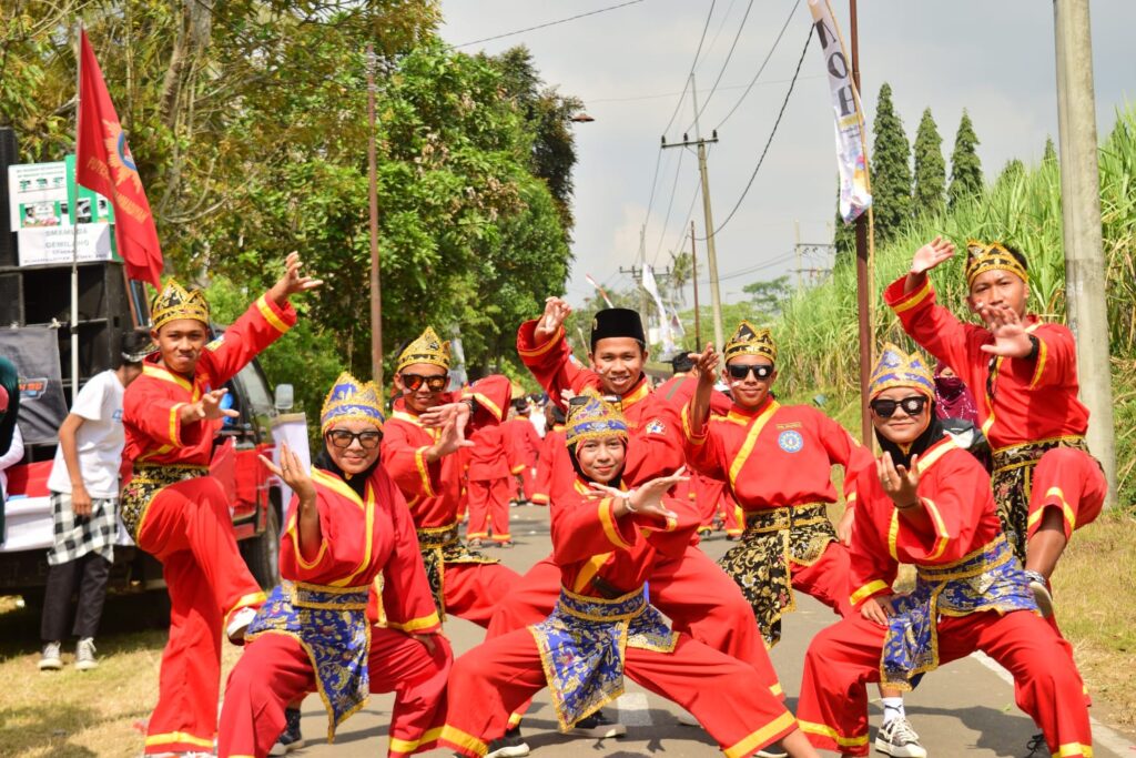 Sembur Api-Duel Preman Pikat Penonton Karnaval Smamuda Sumberpucung 4