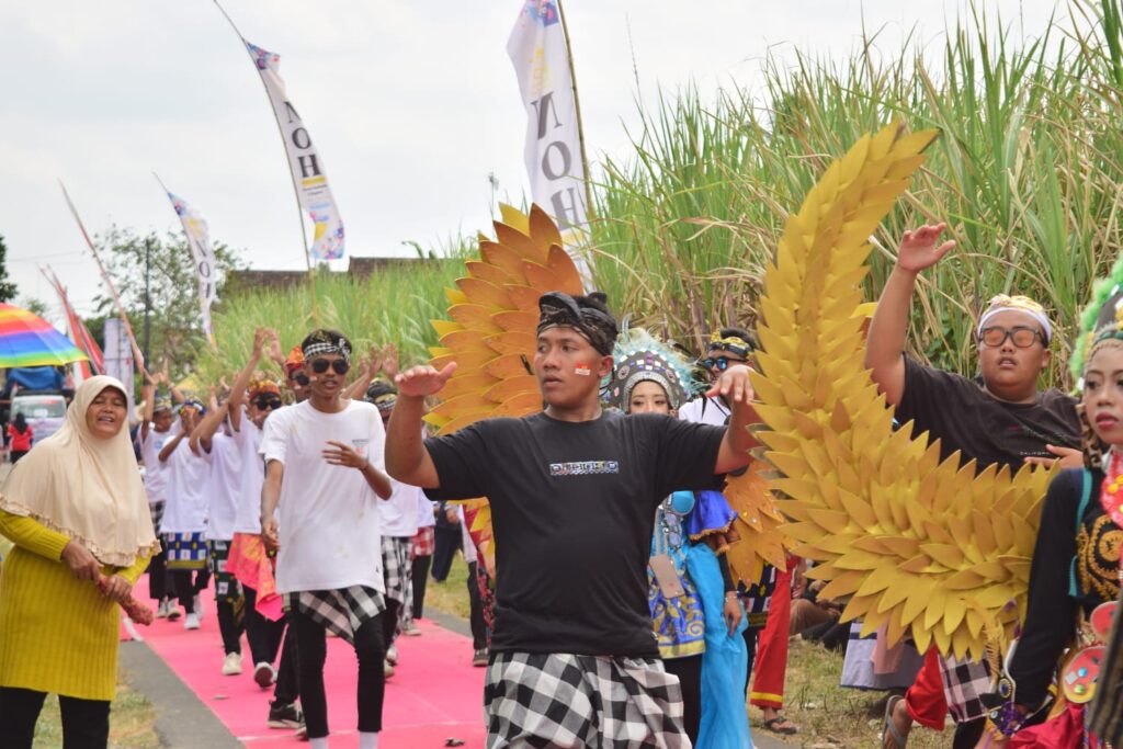 Sembur Api-Duel Preman Pikat Penonton Karnaval Smamuda Sumberpucung 3