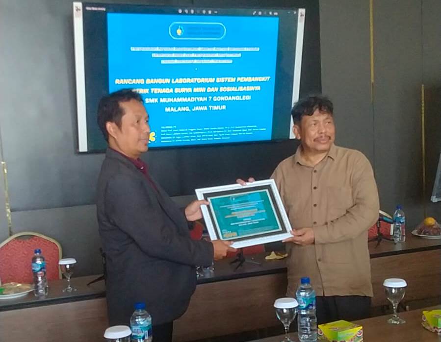 Profesor Elektro ITS Mengajar PLTS di SMK Mutu Gondanglegi 2