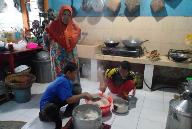 Sutimah, Chef Masakan Bintang Lima Ponpes Al Ma’waa Sumberpucung 1