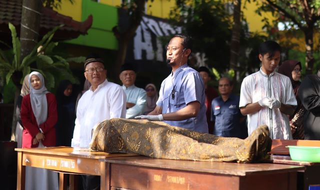 Antusias Religius Siswa SMK Muhisa Pelatihan Pemulazaran Jenazah 1 Antusias Religius Siswa SMK Muhisa Pelatihan Pemulazaran Jenazah 1