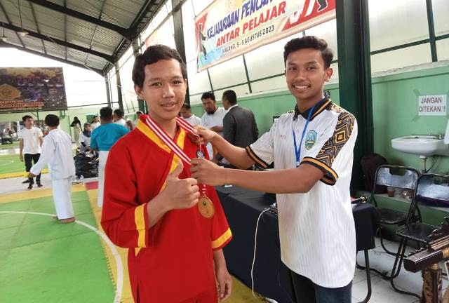 Maulana-Sean Ammar Atlit SMK Muhisa Juara Silat Antar Pelajar Kota Malang 2