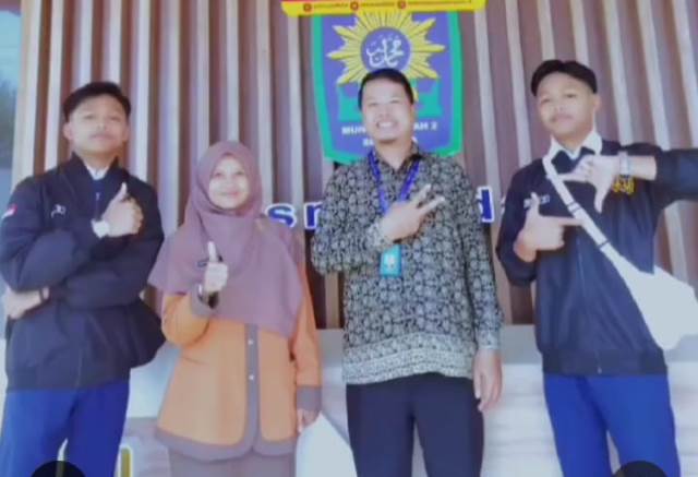Dua Siswa Baru Asal Malaysia Sekolah Mekatronik SMK Mutu Gondanglegi 2 Dua Siswa Baru Asal Malaysia Sekolah Mekatronik SMK Mutu Gondanglegi 2