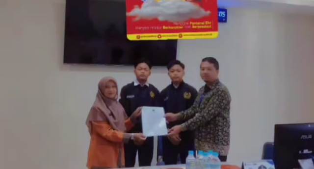 Dua Siswa Baru Asal Malaysia Sekolah Mekatronik SMK Mutu Gondanglegi 1 Dua Siswa Baru Asal Malaysia Sekolah Mekatronik SMK Mutu Gondanglegi 1