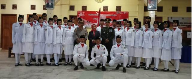 Siswa Smamuda Pengibar Bendera HUT RI 78 Kecamatan Sumberpucung   1