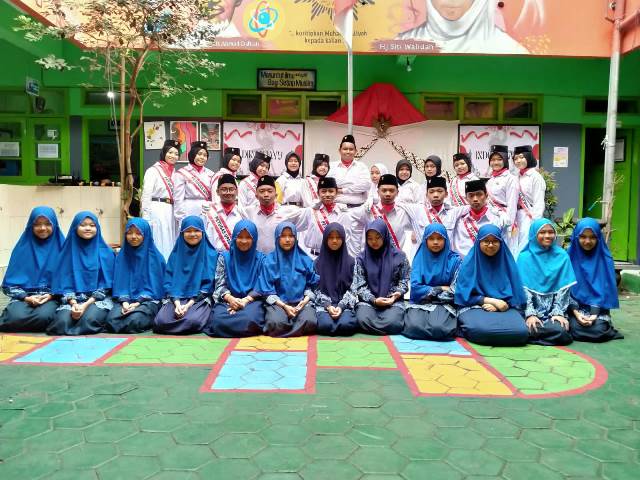 Usai Ucapacara HUT RI 78,  SMP AM3 Malang Doa Bersama-Tasyakuran Kemerdekaan 2