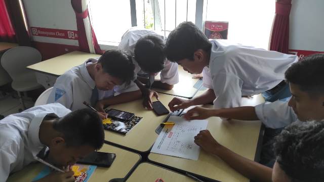 Pekan P5 SMK Muda, Siswa Diskusi-Presentasi Topik Demokrasi    1