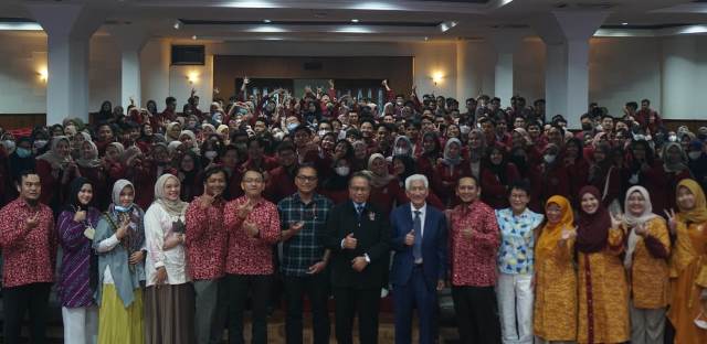 Kuliah Tamu FK UMM Bahas Profesionalisme-Etika di Era Transformasi Kesehatan 2 Kuliah Tamu FK UMM Bahas Profesionalisme-Etika di Era Transformasi Kesehatan 2