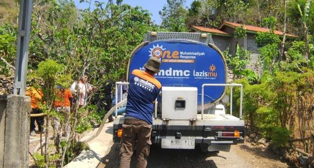 Atasi Kekeringan, LRB-MDMC Jateng Bantu Gerojok 9,3 Liter Air Bersih 2