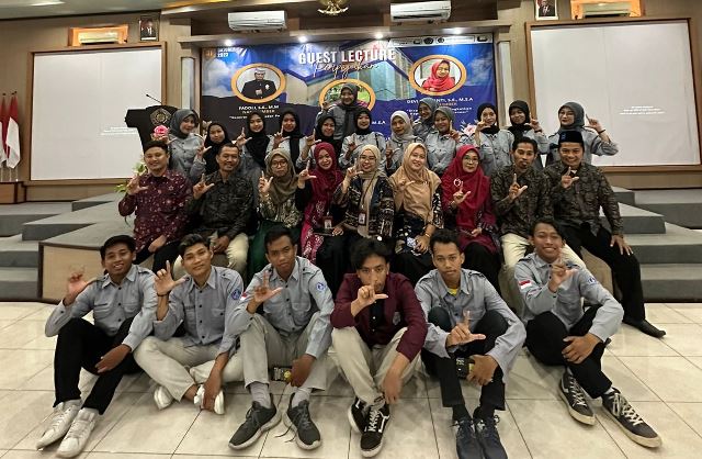 Guest Lecture FEB UMLA Bahas Kesadaran Pajak Generasi Muda 3