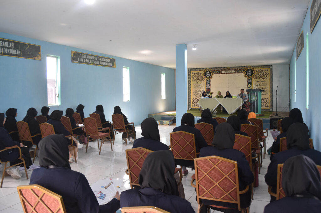 Mahasiswa Unida Gontor Praktek Ngajar Santri PM Babussalam Al Firdaus 1