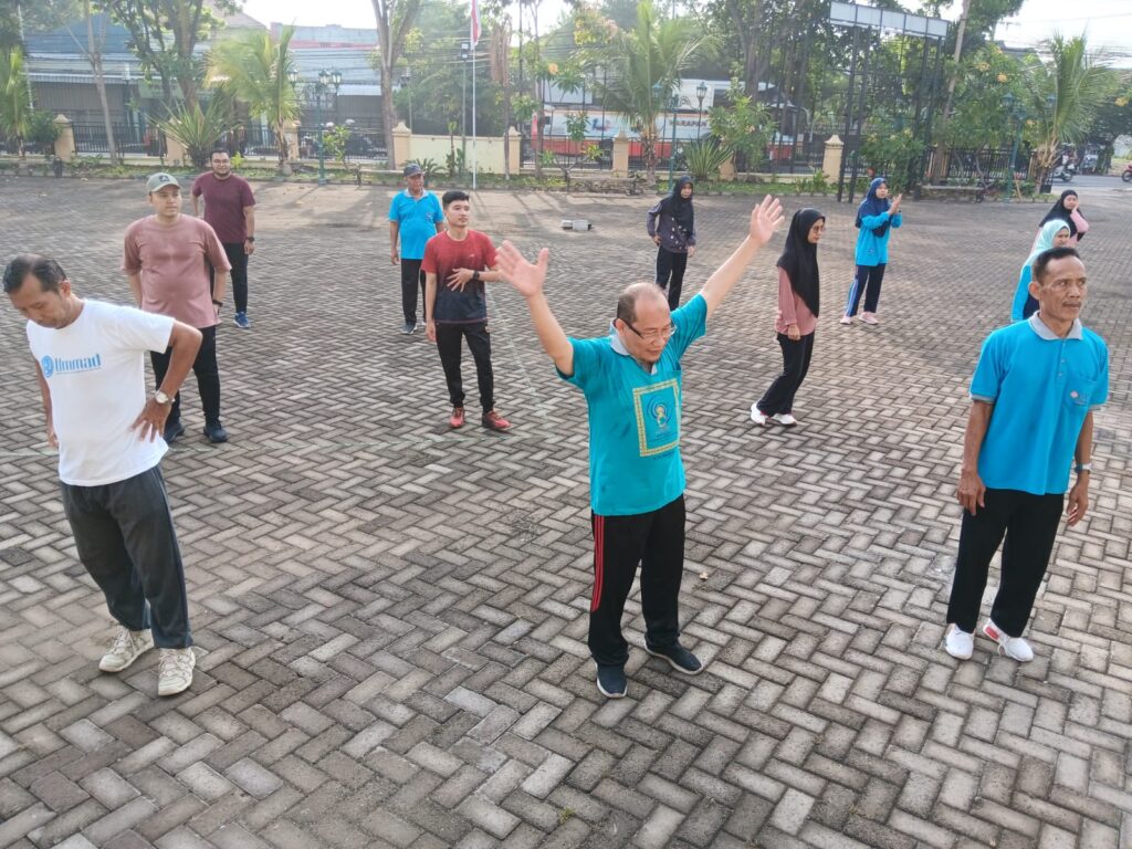 Bangun Kebersamaan, Rektor, Dosen-Tendik UMMAD Senam Bersama 1