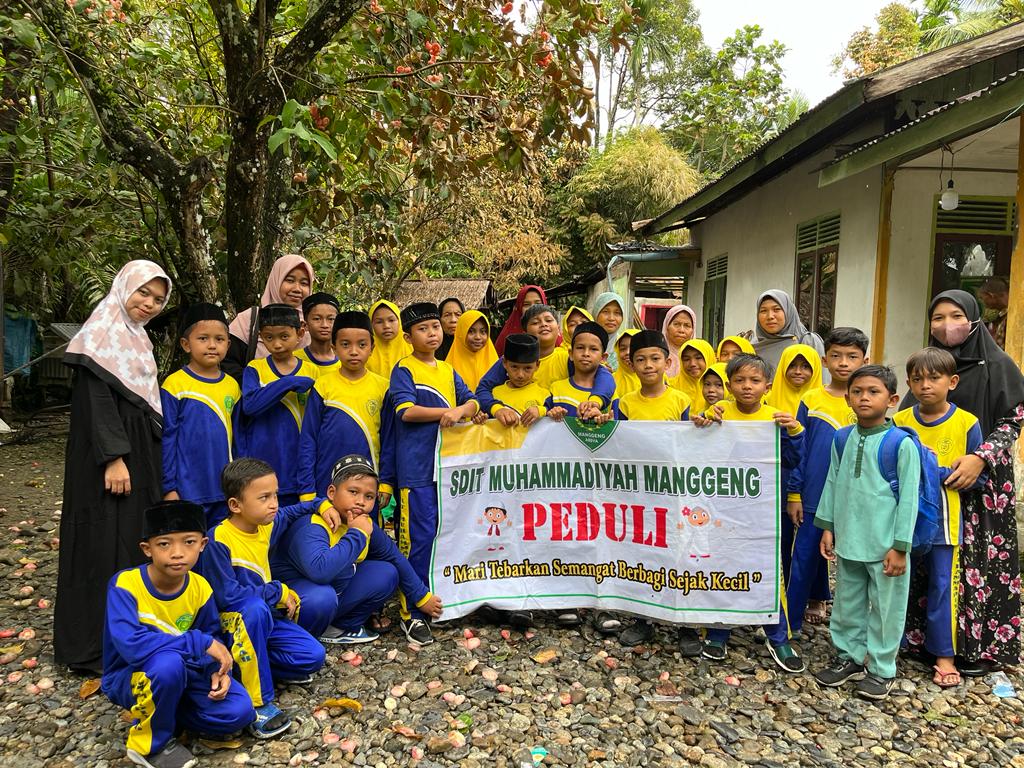 SDIT Muhammadiyah Manggeng Bantu Janda, Musibah Kebakaran Rumah 3