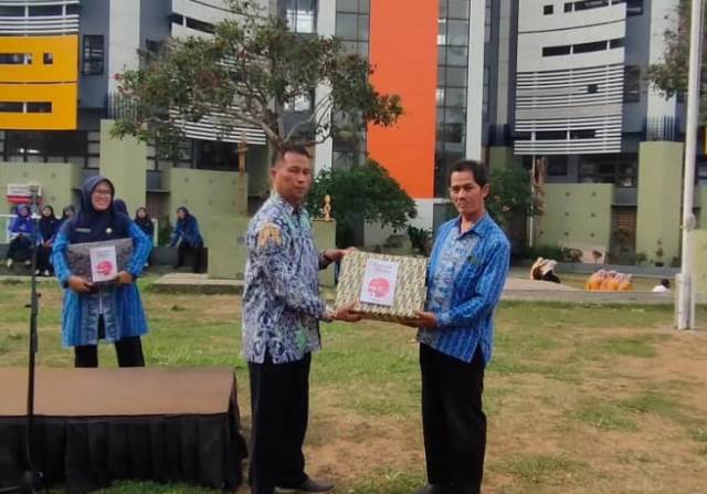 Upacara HGN, Kepsek SMK Mutu Gondanglegi Sampaikan Hakekat Seorang Guru    1