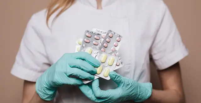 Peran Penting Apoteker Untuk Lindungi Pasien Dari Penjualan Obat Online Ilegal 1 Peran Penting Apoteker Untuk Lindungi Pasien Dari Penjualan Obat Online Ilegal 1