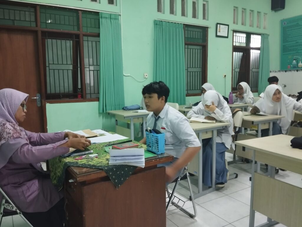 Ketat, Ujian Praktek dan Tulis English-Arabic Program di Mamumtaza 1