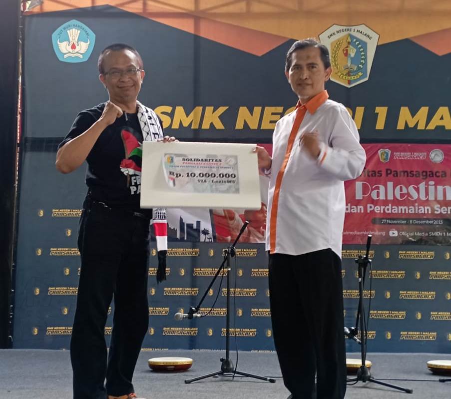 SMKN 1 Kota Malang Serahkan Donasi Peduli Palestina ke Lazismu 2