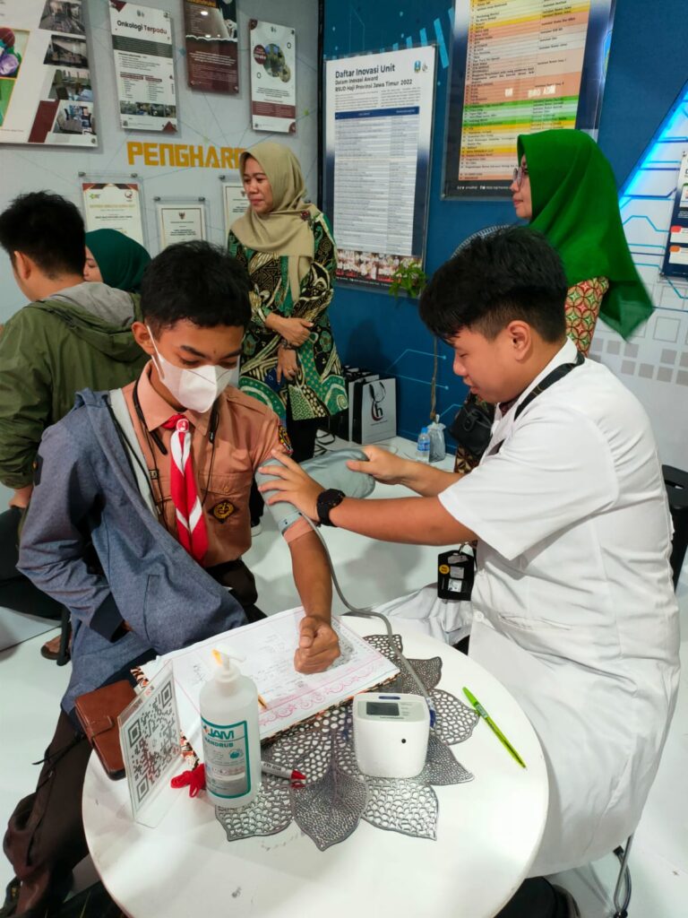 Duet Stand FK UMM-RSUD Haji Juara Stand Inovatif, Top Inovasi Pelayanan Publik 1 Duet Stand FK UMM-RSUD Haji Juara Stand Inovatif, Top Inovasi Pelayanan Publik 1