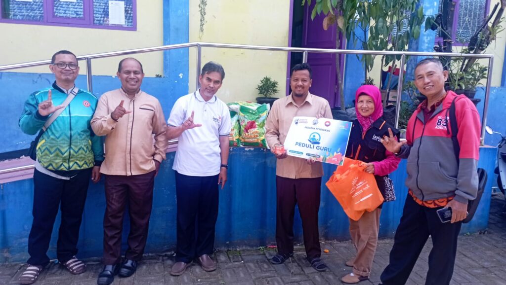 Tiga Guru SMPM 6 Terima Bantuan Lazismu Kota Malang 2